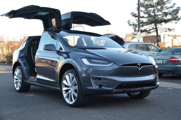 Никой не очаква ново поколение на Tesla Model X, който е на пазара от септември 2015 г., и Model 3, разкрит през март 2016 г. Компанията ще продължи да подобрява съществуващите модели, както направи с Model S от 2012 г. насам и затова трябва да се види през годината рестайлинга на Model 3.